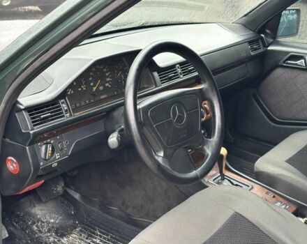 Зеленый Мерседес Е-Класс, объемом двигателя 3 л и пробегом 280 тыс. км за 3999 $, фото 7 на Automoto.ua