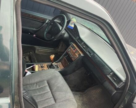 Зеленый Мерседес Е-Класс, объемом двигателя 2 л и пробегом 390 тыс. км за 1000 $, фото 2 на Automoto.ua