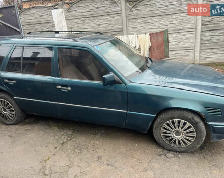 Зеленый Мерседес Е-Класс, объемом двигателя 3 л и пробегом 402 тыс. км за 2700 $, фото 1 на Automoto.ua