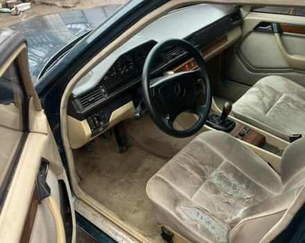 Зеленый Мерседес Е-Класс, объемом двигателя 3 л и пробегом 402 тыс. км за 2700 $, фото 7 на Automoto.ua