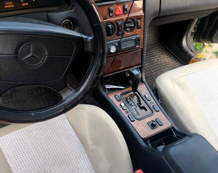 Зеленый Мерседес Е-Класс, объемом двигателя 2.9 л и пробегом 486 тыс. км за 2999 $, фото 4 на Automoto.ua