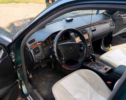 Зеленый Мерседес Е-Класс, объемом двигателя 2.9 л и пробегом 486 тыс. км за 2999 $, фото 2 на Automoto.ua