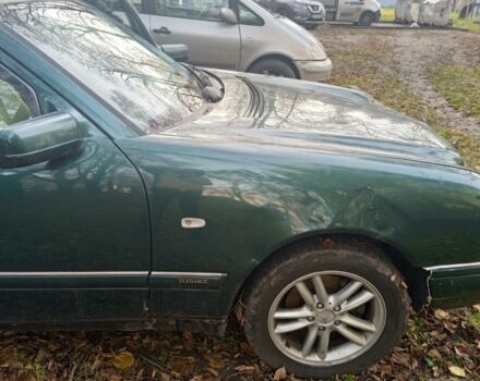 Зеленый Мерседес Е-Класс, объемом двигателя 2 л и пробегом 300 тыс. км за 1654 $, фото 3 на Automoto.ua