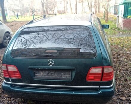 Зеленый Мерседес Е-Класс, объемом двигателя 2 л и пробегом 300 тыс. км за 1654 $, фото 4 на Automoto.ua