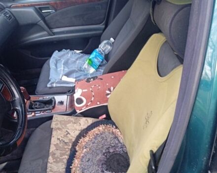 Зеленый Мерседес Е-Класс, объемом двигателя 2 л и пробегом 300 тыс. км за 1654 $, фото 5 на Automoto.ua