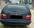 Зелений Мерседес Е-Клас, об'ємом двигуна 2 л та пробігом 380 тис. км за 1600 $, фото 1 на Automoto.ua
