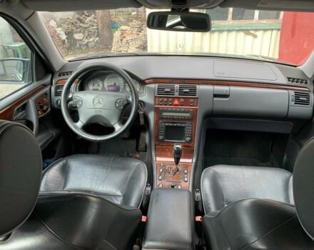 Зеленый Мерседес Е-Класс, объемом двигателя 3.2 л и пробегом 344 тыс. км за 4999 $, фото 7 на Automoto.ua