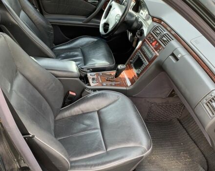 Зеленый Мерседес Е-Класс, объемом двигателя 3.2 л и пробегом 344 тыс. км за 4999 $, фото 5 на Automoto.ua