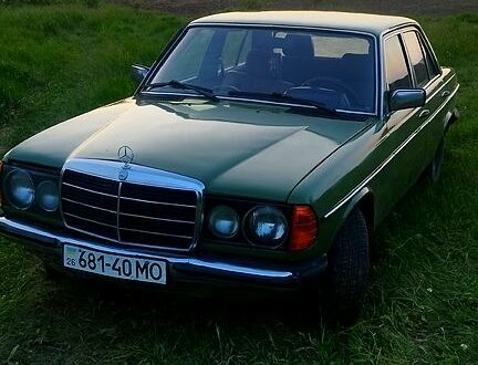 Мерседес Е-Класс 1979 в Виннице на Automoto.ua Зеленый Мерседес Е-Класс, объемом двигателя 2 л и пробегом 500 тыс. км за 1500 $, фото 1 на Automoto.ua