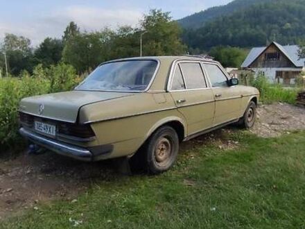 Мерседес Е-Класс 1982 в Верховине на Automoto.ua Зеленый Мерседес Е-Класс, объемом двигателя 2.4 л и пробегом 160 тыс. км за 1300 $, фото 1 на Automoto.ua
