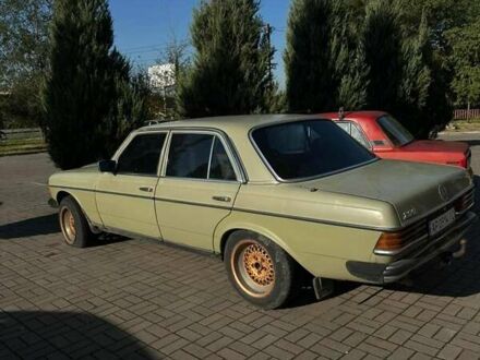 Мерседес Е-Клас 1982 у Запоріжжя на Automoto.ua Зелений Мерседес Е-Клас, об'ємом двигуна 2 л та пробігом 10 тис. км за 1930 $, фото 1 на Automoto.ua
