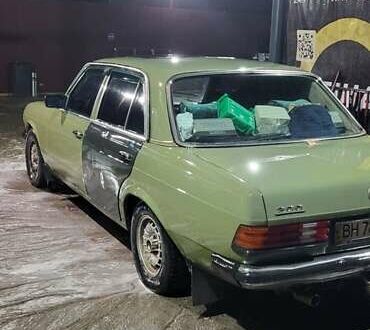 Зеленый Мерседес Е-Класс, объемом двигателя 2 л и пробегом 500 тыс. км за 1500 $, фото 1 на Automoto.ua