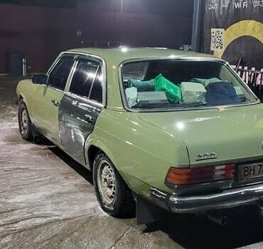 Зелений Мерседес Е-Клас, об'ємом двигуна 2 л та пробігом 500 тис. км за 1500 $, фото 1 на Automoto.ua