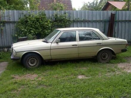 Мерседес Е-Клас 1983 у Києві на Automoto.ua Зелений Мерседес Е-Клас, об'ємом двигуна 2.3 л та пробігом 392 тис. км за 1500 $, фото 1 на Automoto.ua