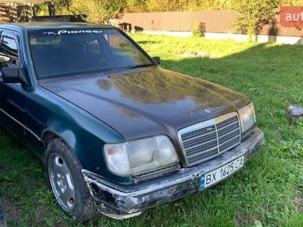 Зеленый Мерседес Е-Класс, объемом двигателя 2 л и пробегом 500 тыс. км за 800 $, фото 1 на Automoto.ua