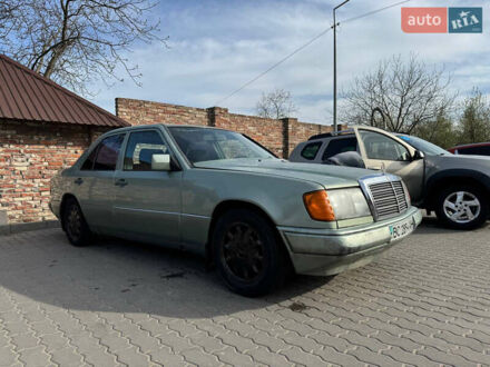 Мерседес Е-Клас 1986 у Львові на Automoto.ua Зелений Мерседес Е-Клас, об'ємом двигуна 2.3 л та пробігом 300 тис. км за 1450 $, фото 1 на Automoto.ua
