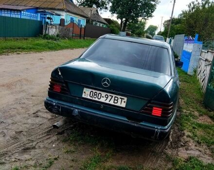 Зеленый Мерседес Е-Класс, объемом двигателя 2 л и пробегом 500 тыс. км за 1250 $, фото 1 на Automoto.ua