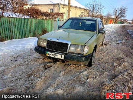 Зелений Мерседес Е-Клас, об'ємом двигуна 2 л та пробігом 1 тис. км за 1400 $, фото 1 на Automoto.ua