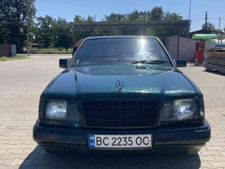 Мерседес Е-Клас 1986 у Чернівцях на Automoto.ua Зелений Мерседес Е-Клас, об'ємом двигуна 2 л та пробігом 490 тис. км за 1400 $, фото 1 на Automoto.ua