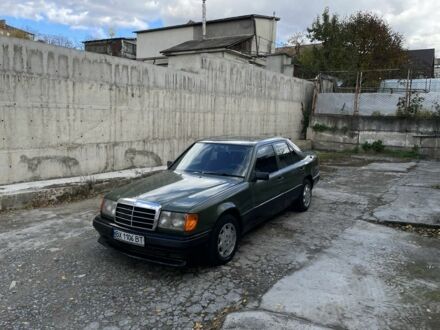 Мерседес Е-Класс 1986 в Каменце-Подольском на Automoto.ua Зеленый Мерседес Е-Класс, объемом двигателя 2.5 л и пробегом 378 тыс. км за 1800 $, фото 1 на Automoto.ua