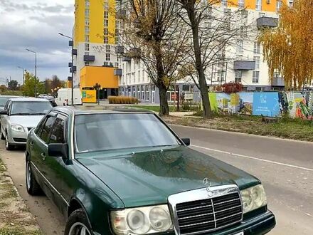 Мерседес Е-Класс 1987 в Львове на Automoto.ua Зеленый Мерседес Е-Класс, объемом двигателя 2.6 л и пробегом 0 тыс. км за 1800 $, фото 1 на Automoto.ua