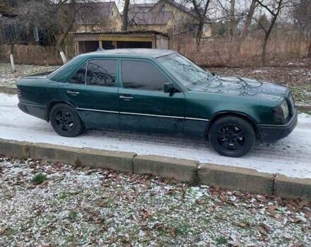 Зеленый Мерседес Е-Класс, объемом двигателя 2.3 л и пробегом 350 тыс. км за 1200 $, фото 1 на Automoto.ua