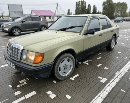 Зеленый Мерседес Е-Класс, объемом двигателя 2 л и пробегом 300 тыс. км за 1550 $, фото 1 на Automoto.ua