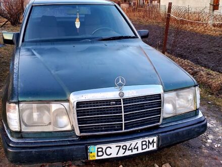 Мерседес Е-Класс 1988 в Львове на Automoto.ua Зеленый Мерседес Е-Класс, объемом двигателя 2 л и пробегом 557 тыс. км за 1350 $, фото 1 на Automoto.ua