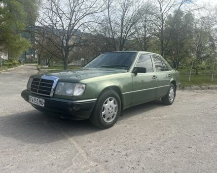 Зелений Мерседес Е-Клас, об'ємом двигуна 3 л та пробігом 244 тис. км за 2500 $, фото 1 на Automoto.ua