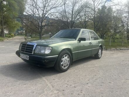 Мерседес Е-Клас 1989 у Дніпро (Дніпропетровську) на Automoto.ua Зелений Мерседес Е-Клас, об'ємом двигуна 3 л та пробігом 358 тис. км за 4500 $, фото 1 на Automoto.ua