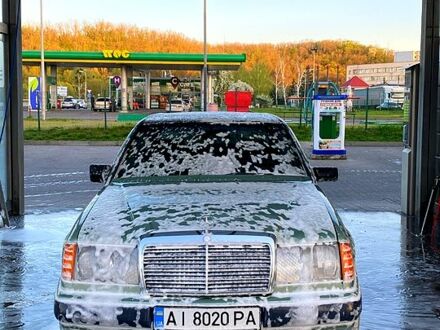 Мерседес Е-Клас 1989 у Обухове на Automoto.ua Зелений Мерседес Е-Клас, об'ємом двигуна 2 л та пробігом 0 тис. км за 2400 $, фото 1 на Automoto.ua