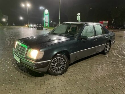 Мерседес Е-Класс 1990 в Боярка на Automoto.ua Зеленый Мерседес Е-Класс, объемом двигателя 2 л и пробегом 335 тыс. км за 1350 $, фото 1 на Automoto.ua