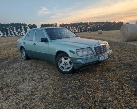 Мерседес Е-Класс 1993 в Виннице на Automoto.ua Зеленый Мерседес Е-Класс, объемом двигателя 2.5 л и пробегом 560 тыс. км за 2500 $, фото 1 на Automoto.ua