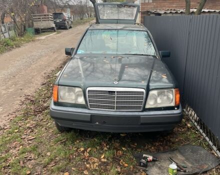 Зеленый Мерседес Е-Класс, объемом двигателя 2 л и пробегом 390 тыс. км за 1000 $, фото 1 на Automoto.ua