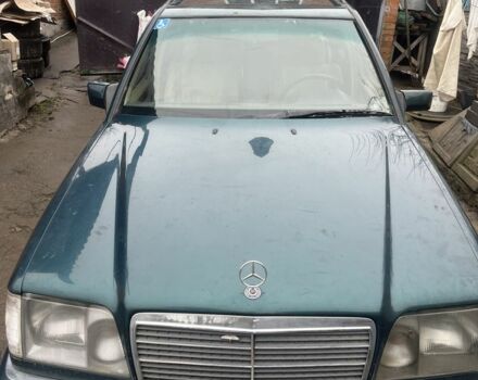 Зелений Мерседес Е-Клас, об'ємом двигуна 3 л та пробігом 400 тис. км за 2700 $, фото 1 на Automoto.ua