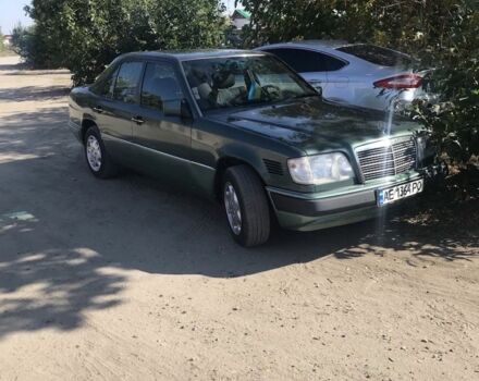 Зелений Мерседес Е-Клас, об'ємом двигуна 2.5 л та пробігом 301 тис. км за 4700 $, фото 1 на Automoto.ua