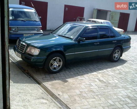 Зелений Мерседес Е-Клас, об'ємом двигуна 2.2 л та пробігом 436 тис. км за 4300 $, фото 1 на Automoto.ua