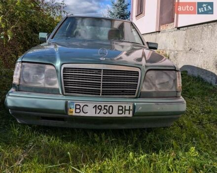 Зеленый Мерседес Е-Класс, объемом двигателя 3 л и пробегом 700 тыс. км за 900 $, фото 1 на Automoto.ua