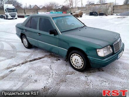 Зеленый Мерседес Е-Класс, объемом двигателя 2 л и пробегом 626 тыс. км за 2500 $, фото 1 на Automoto.ua