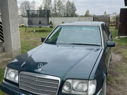 Зеленый Мерседес Е-Класс, объемом двигателя 2.5 л и пробегом 532 тыс. км за 2600 $, фото 1 на Automoto.ua