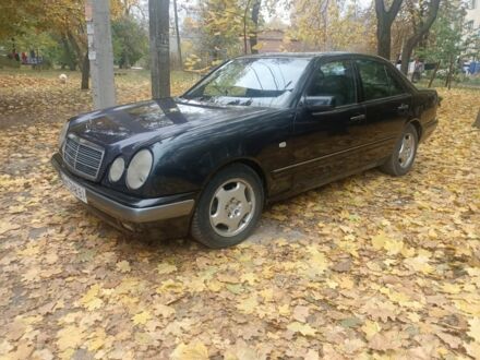 Мерседес Е-Клас 1995 у Сумах на Automoto.ua Зелений Мерседес Е-Клас, об'ємом двигуна 3.2 л та пробігом 30 тис. км за 2500 $, фото 1 на Automoto.ua
