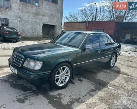 Зеленый Мерседес Е-Класс, объемом двигателя 2.8 л и пробегом 280 тыс. км за 2700 $, фото 1 на Automoto.ua