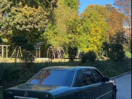 Зелений Мерседес Е-Клас, об'ємом двигуна 2 л та пробігом 308 тис. км за 1800 $, фото 1 на Automoto.ua