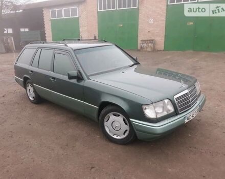 Зеленый Мерседес Е-Класс, объемом двигателя 2.2 л и пробегом 482 тыс. км за 4200 $, фото 1 на Automoto.ua
