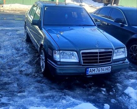 Зеленый Мерседес Е-Класс, объемом двигателя 2.5 л и пробегом 195 тыс. км за 2500 $, фото 1 на Automoto.ua