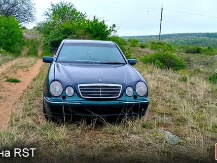 Мерседес Е-Класс 1996 в Николаеве на Automoto.ua Зеленый Мерседес Е-Класс, объемом двигателя 2.3 л и пробегом 415 тыс. км за 2350 $, фото 1 на Automoto.ua