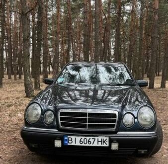 Зелений Мерседес Е-Клас, об'ємом двигуна 2 л та пробігом 420 тис. км за 3500 $, фото 1 на Automoto.ua