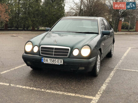 Мерседес Е-Клас 1996 у Кривому Розі на Automoto.ua Зелений Мерседес Е-Клас, об'ємом двигуна 2 л та пробігом 480 тис. км за 2999 $, фото 1 на Automoto.ua