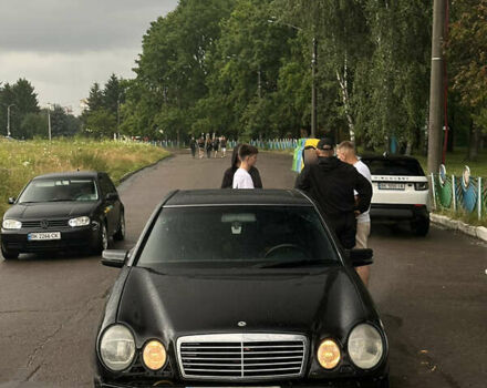 Зелений Мерседес Е-Клас, об'ємом двигуна 2.8 л та пробігом 300 тис. км за 2800 $, фото 1 на Automoto.ua