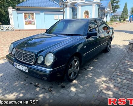 Зеленый Мерседес Е-Класс, объемом двигателя 2.2 л и пробегом 285 тыс. км за 3800 $, фото 1 на Automoto.ua